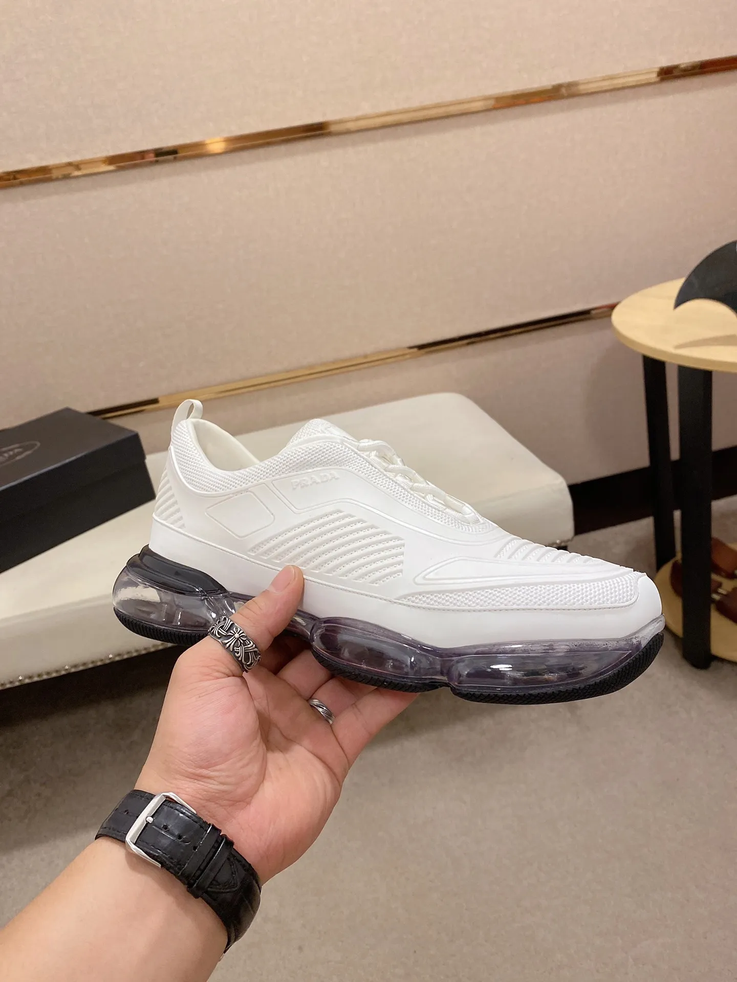 Factory price: 640💰 ✔️✔️✔️High-quality new PRADA counters are launched simultaneously. The new men's shoes and 😘fabric are made of high-tech glue-spraying technology. Lining: Full cowhide lining. 👍🏿 High-end ☄️ air-cushion molded anti-slip rubber outsole, exquisite lines, simple and elegant, comfortable and high-end for leisure travel. Code number: 38 to 45